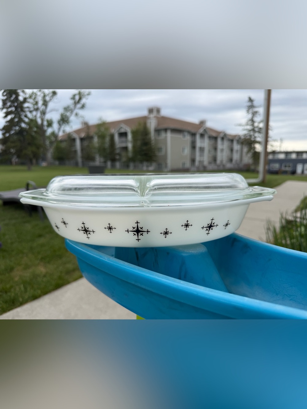 Vintage Pyrex compass divided dish with lid